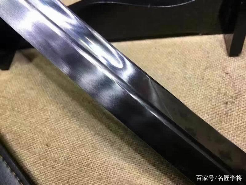 火狐电竞官网:昔日国足左路飞翼已失去里皮信任? 一次互换竟毁掉两中超猛将(图4) 火狐电竞