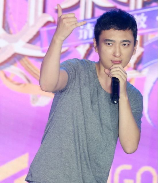 纹身师:穆里尼奥纹身时很紧张,不断在问会不会疼|火狐电竞官网(图2) 火狐电竞