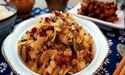 
精选美食：蒜泥白肉 芹菜杏鲍菇 鸡蓉豆腐汤 白蘑咸菜炒肉丝的做法|火狐电竞平台(图5)