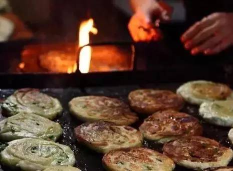 火狐电竞官网-北京苏富比春拍:书画油雕两极分化(图2) 火狐电竞