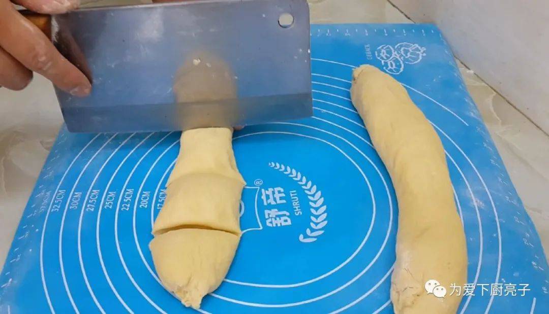 ‘火狐电竞’
家常小油饼的做法 锅里炸一炸 焦脆好吃不油腻 吃过就忘不掉(图11)