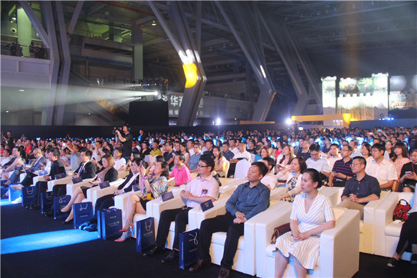 火狐电竞|香港春拍两大纪录:沃霍创新纪录曾梵志再次破亿(图1) 火狐电竞