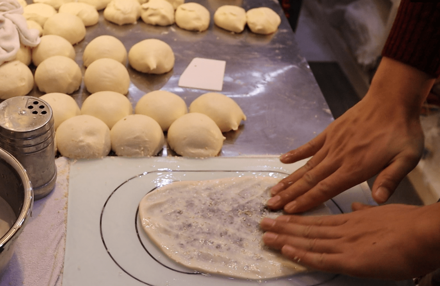 
别隔着手机屏幕学习梅菜扣肉饼 【火狐电竞】(图4)